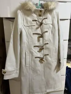 美品　アースミュージック　ダッフルコート　ホワイト