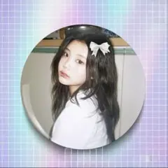 ILLIT ハート型缶バッジ ウォンヒ - メルカリ