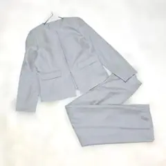 【Flolia】自宅で洗える ノーカラーパンツスーツ 2点セット M グレー