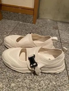 ワークマン ホワイト メッシュ スニーカー ストラップ付き 3L