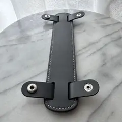 高級感と実用性を兼ね備えたショルダーストラップ用肩パッド（グレー）