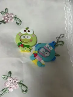 サンリオ フォトバッジ付きマスコット いちご新聞 50周年 けろっぴハンギョドン