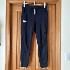 【アンダーアーマー】黒スウェットパンツ　キッズ　新体操、野球　トレーニング