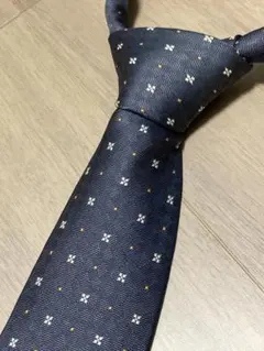 美品 アルフレッドベレッタ ネクタイ ネイビー 小紋柄 ドット シルク 高級のサムネイル