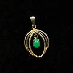 518遺品整理品　ペンダントトップ　ヒスイ？　翡翠？　ゴールド？　メッキ？　金？