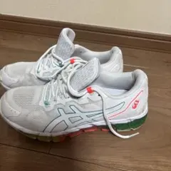 オレンジ スニーカー