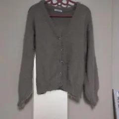 OLIVE des OLIVE グレー Vネック ボタン付きカーディガン