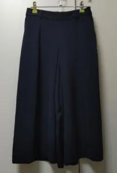 ユニクロ　ネイビー ガウチョパンツ 前ポケット付き