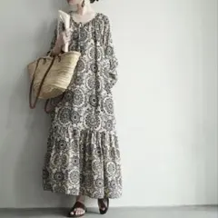 総柄　ティアード　マキシ丈　ワンピース　ぽわん袖　アラベスク　ポーセリン柄　花柄