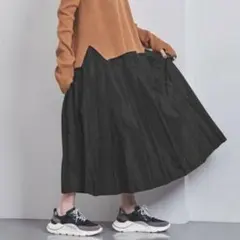 ⁠極美品 ユナイテッドアローズ シャンブレー タフタ プリーツ スカート 黒⁠のサムネイル