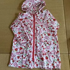 あ*し様 イチゴ柄フード付きレインコート 100cm