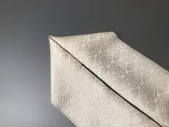 WS-2608 　半衿　正絹　　白　　絹　地模様　菊菱