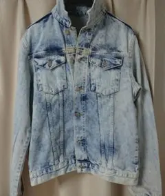 淡い青色デニムジャケット