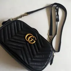 ショルダーバッグ　破れ、破損あり