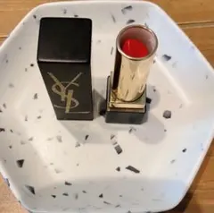 イヴ・サンローラン　リップ