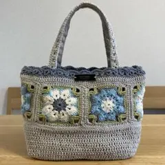 ライトグレー かぎ針編み ブルーホワイト アフリカンフラワーモチーフトートバッグ