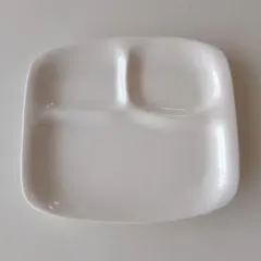 新品！ホワイトの3つ仕切り皿