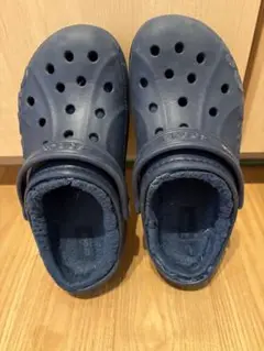 Crocs ネイビー キッズサンダル　Ｊ３