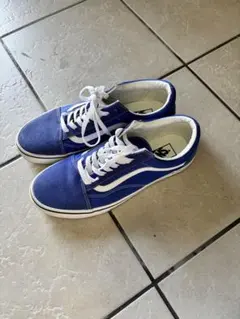 ブルー スニーカー