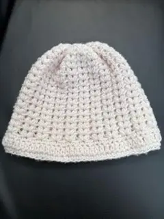 クリーム色のニット帽