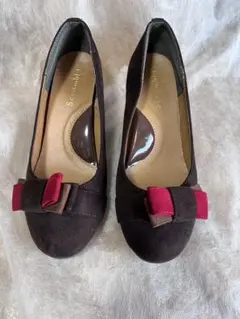 リボン付きダークブラウンパンプス　赤　茶　ヒール