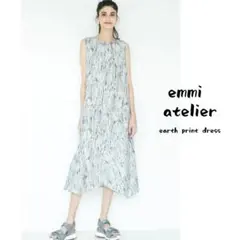 【未使用＊定価2.1万】emmi atelier／エミ　アースプリントワンピースのサムネイル