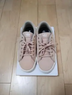 桜色【お買い得　ほぼ未使用品】アディダススニーカー アディコート