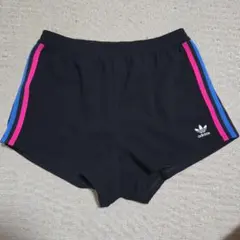 【美品】アディダスオリジナルス　ショートパンツ　レディースOT　ブラックのサムネイル