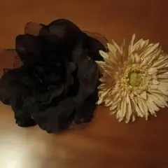 フラワーデザイン ブローチ 黒の薔薇とベージュのお花セット