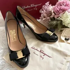 【極美品・箱付】フェラガモ　パンプス　ヴァラリボン　エナメル