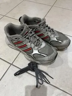 adidas スニーカー シルバー レッド　26cm
