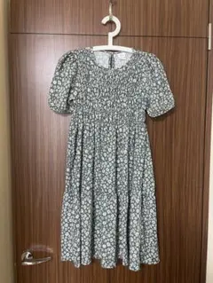 ZARA ガールズ　花柄シャーリング　　　　　ワンピースのサムネイル