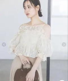 SNIDEL Sustainableギャザーオフショルブラウス