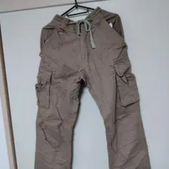 カーゴパンツ ベージュ サイドポケット付き