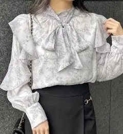 美品　INGNI 袖フリル花柄シアーブラウス　グレー　ネイビー　ブルー　フラワー