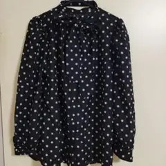 水玉模様 ネイビー 長袖ブラウス
