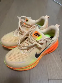 NIKE ズーム　ボメロ18