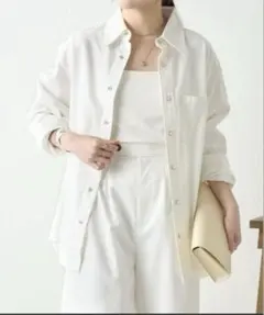 カジュアホワイト デニムシャツ　新品未使用