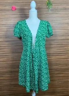 SHEIN シーイン️ 羽織る ワンピース Mサイズ 緑 グリーン 花柄 半袖のサムネイル
