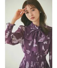 新品　２ＷＡＹボウタイリボン付きフラワープリントシャーリングプリーツワンピース