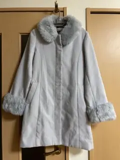 取り外し可能ファー付きライトブルー ロングコート