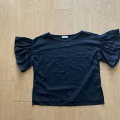 earth黒 パフスリーブ 半袖トップス