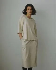 ETRE tokyo 今季即完売品 ドロップショルダーラウンドヘムTee