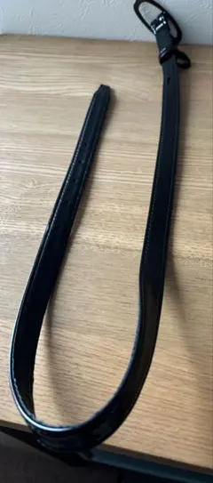 黒の合成皮革ベルト