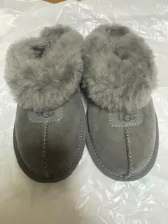 UGG アグ ムートンサンダル グレー 23cmのサムネイル