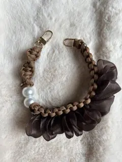 パラコードハンドストラップ　ブラウン　パール　リボン　フリル