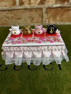猫の置物付きマルチケース