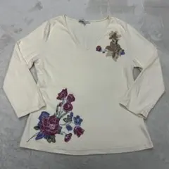 ♦︎美品♦︎Laura Ashley♦︎花柄刺繍 Vネック Tシャツ