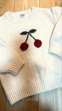 プティマイン　L チェリー刺繍　クリーム色ニットセーター