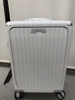 リベティ 多機能キャリーケース【エナメルシルバーSサイズ】ES14